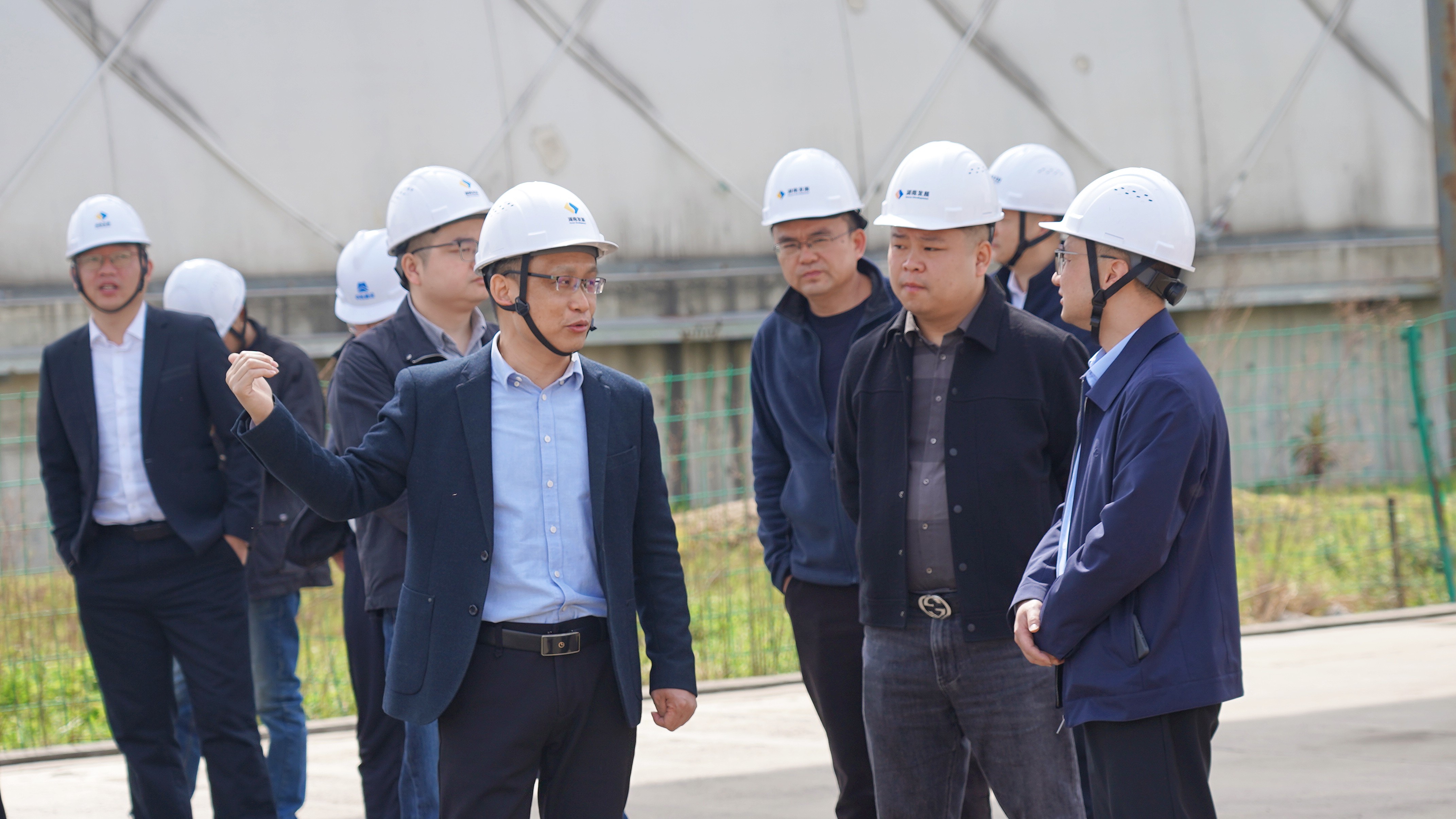 沅江市副市长雷亮调研湖南发展机制砂和砂石集散中心项目